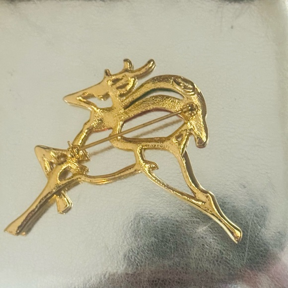 Dane-craft Vintage holiday reindeer from1980s
Signed Danecraft Brooch
2"x2.5" - Picture 2 of 3